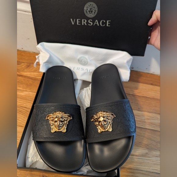 NEW Versace Black Pool Slide Sandals with Gold Medusa Head - Picture 12 of 16